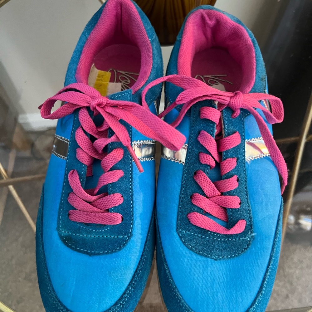 Volatile Sneakers (Women)